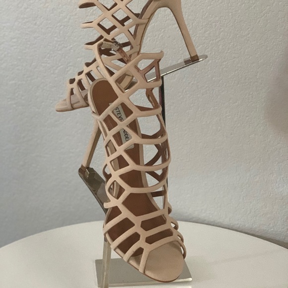 HOST🎉 Steve Madden cream gladiator sandals size 9 - Picture 1 of 2
